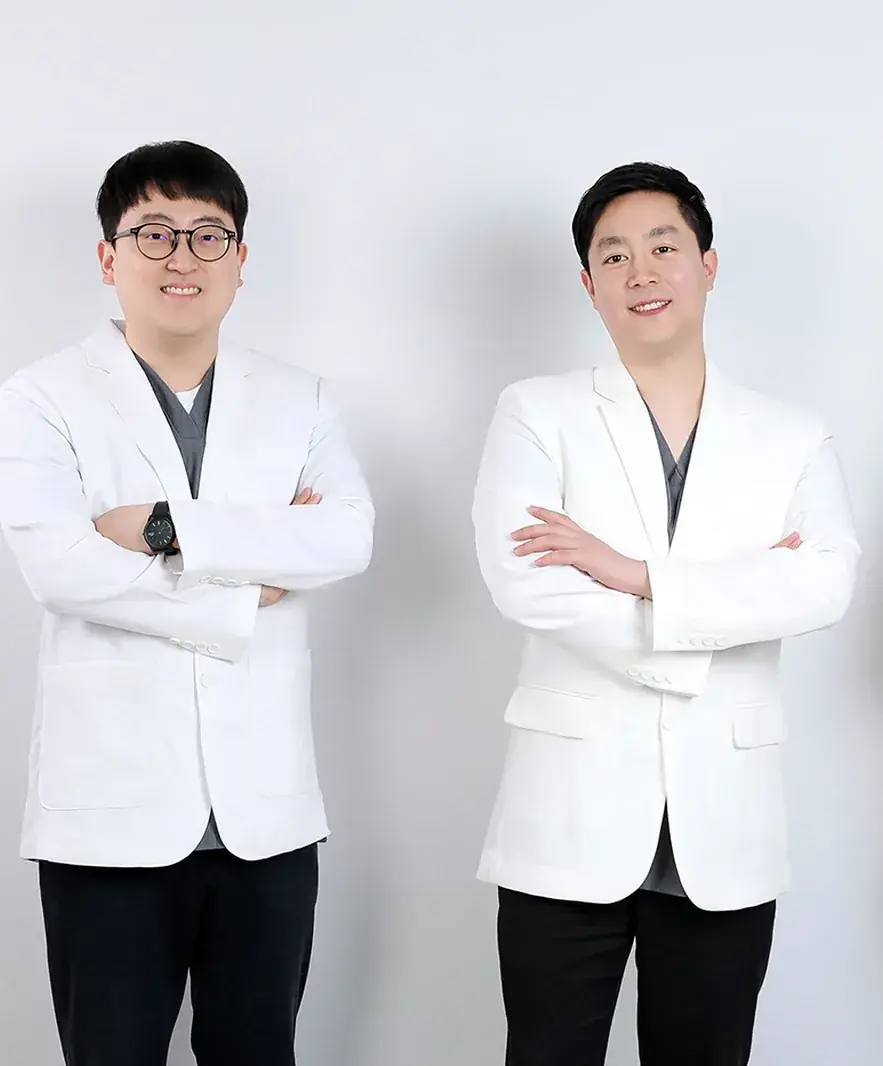 브이플란트치과 원장 두 사람
