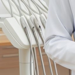 치과 유닛 체어의 석션 팁 거치대